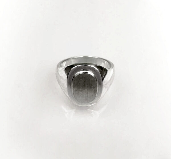 Sello ovalado en plata ley 925 para hombre