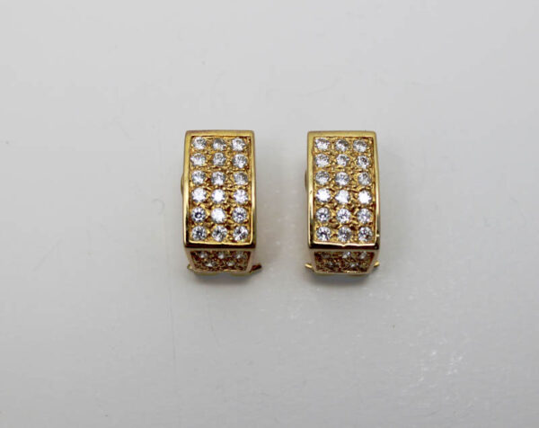Pendientes rectangular con cierre omega en Oro 18kla