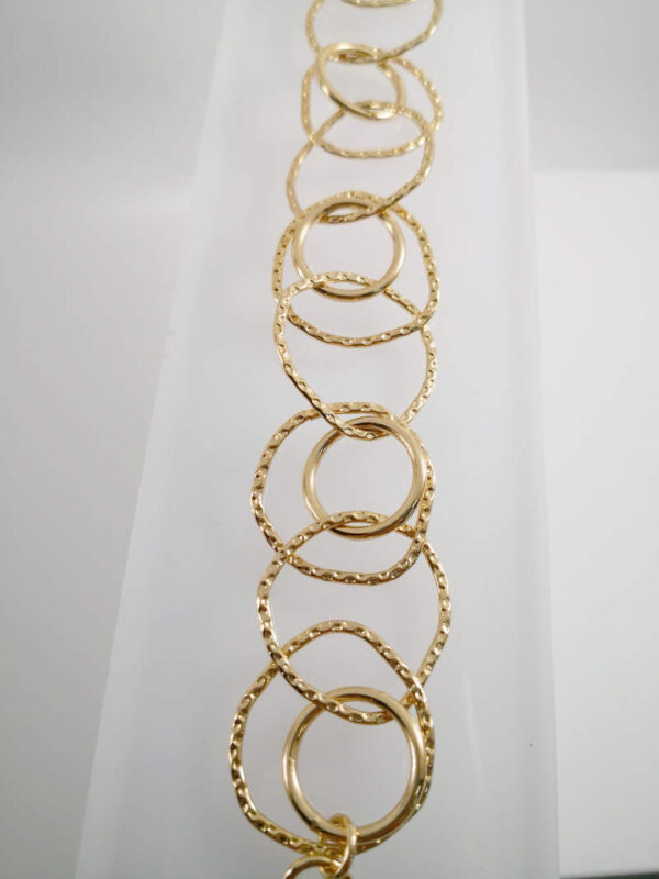 Pulsera marca Vidal&Vidal en metal chapado Or. 18k 5 micras de espesor .color dorado con cierre mosquetón ancho eslabones de 26 mm y un largo de 21 cms