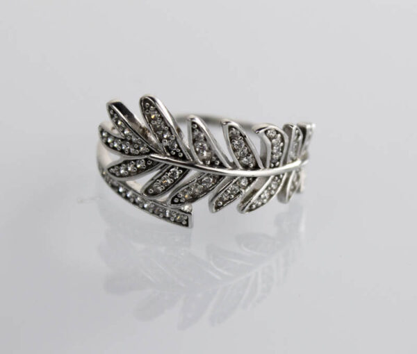 Sortija Forma de Hoja con circonitas en Plata Ley - Imagen 4