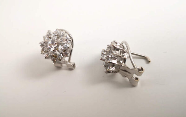 Pendientes de Circonitas en Oro Blanco 18 kla.Cierre Omega - Imagen 2