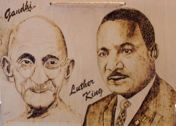 Cuadro Luther King | Gandhi. realizado en Pirograbado a mano