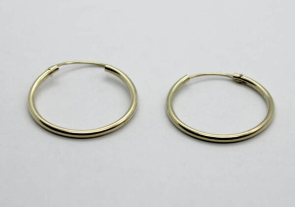 Aros de tubo liso en Oro 18k - Imagen 2