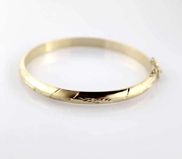 Pulsera media caña Labrada y ovalada en Oro 18 k - Imagen 3