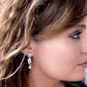 Pendientes largos con Circonitas en Oro Blanco 18k