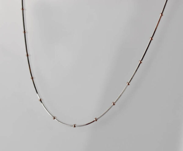 Cadena serpiente con bolas doradas en Plata  925. 45cm - Imagen 3