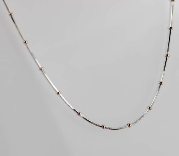 Cadena serpiente con bolas doradas en Plata  925. 45cm - Imagen 2