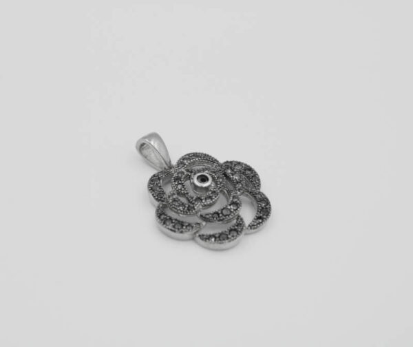 Colgante Flor en Plata Ley  y Piedras Negras - Imagen 3