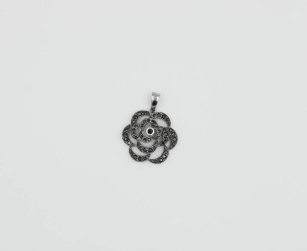 Colgante Flor en Plata Ley  y Piedras Negras - Imagen 2