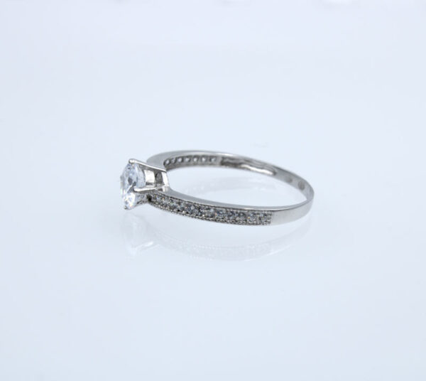 Sortija modelo solitario circonitas en Oro Blanco18k - Imagen 3