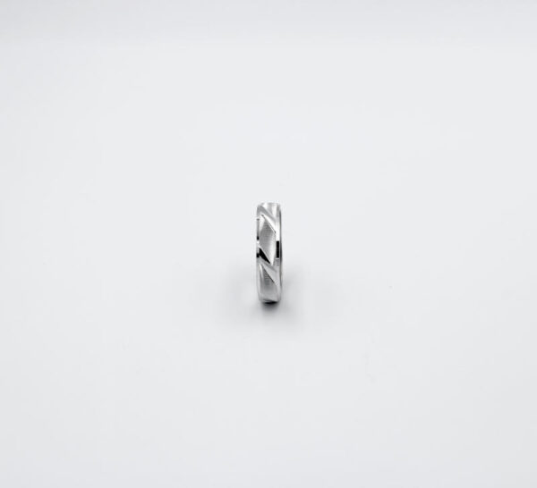 Alianza Plata Ley Unisex tallada 4 mm - Imagen 6
