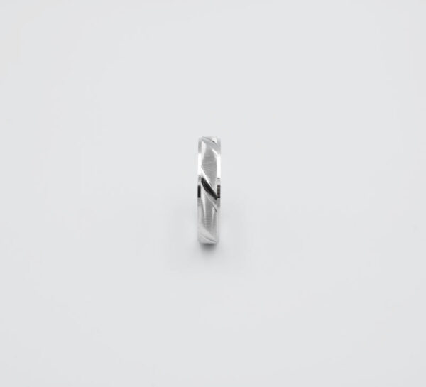Alianza Plata Ley Unisex tallada 4 mm - Imagen 3