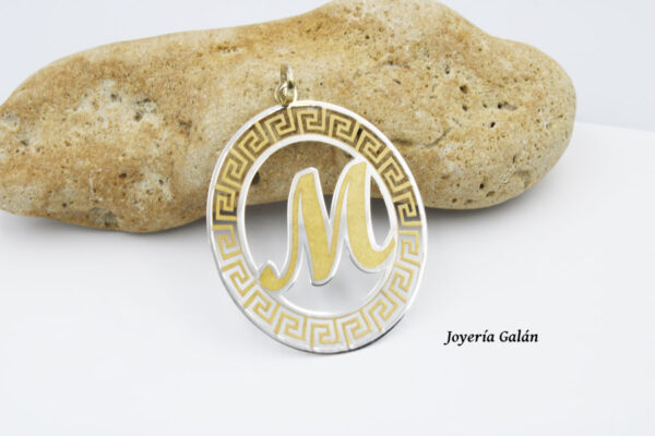 Colgante Letra M en Oro 18k Laser - Imagen 2