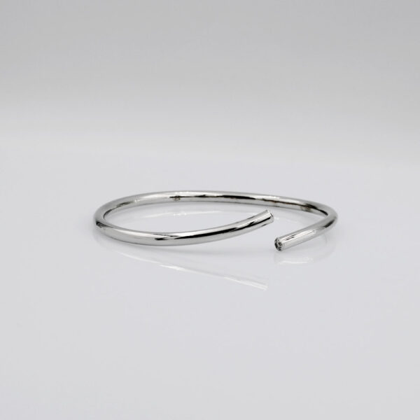Pulsera Brazalete Tubo en Plata Ley Rodiada y Circonita