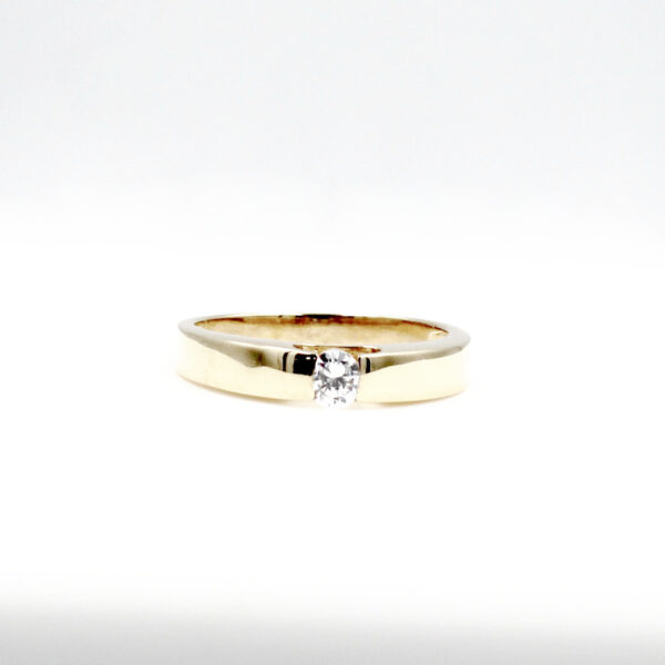 Sortija modelo Solitario en Oro 18 k y Circonita
