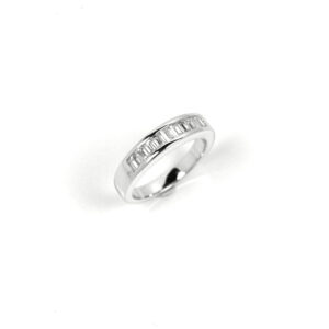 Anillo con Piedras Circonitas cuadradas en Plata ley
