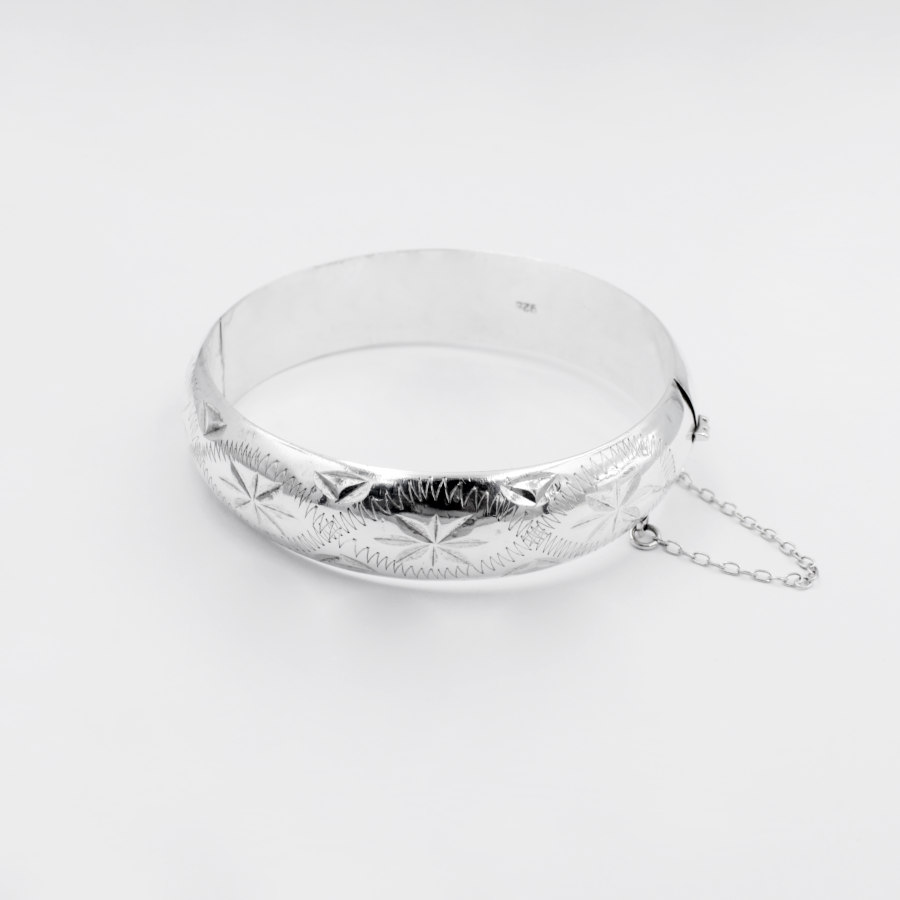 Pulsera de Media Caña Labrada en Plata ley 925 - Imagen 2