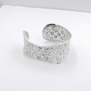 Pulsera Boho chic tallada Rígida abierta en Plata Ley 925