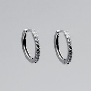 Aros medianos con mitad de Circonitas y Cierre Clip en Plata Ley