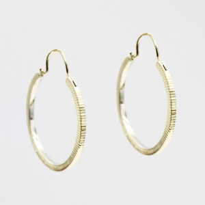 Aros medianos en Oro 18 k tallados para mujer